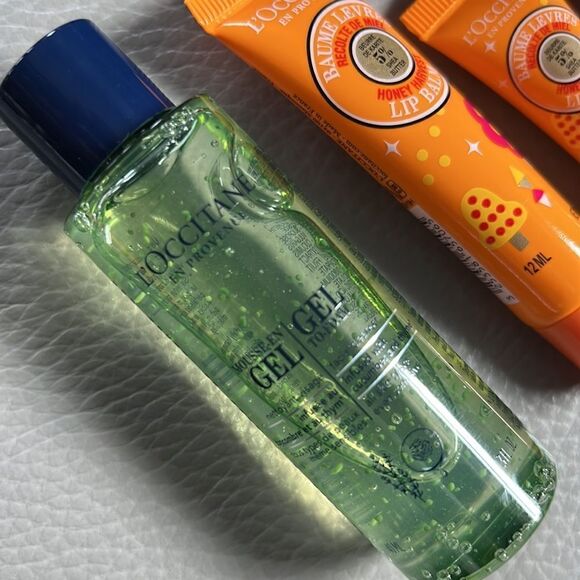L’Occitane Best Of L’Occitane Mini Jewelry Box GiftSet Lip Repair & Cleanser - Picture 3 of 7